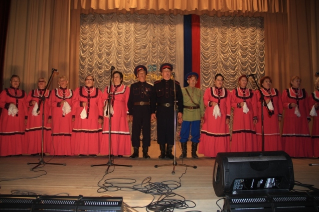 Выступление Хора ветеранов ДК ст. Казанской  перед организаторами выборов