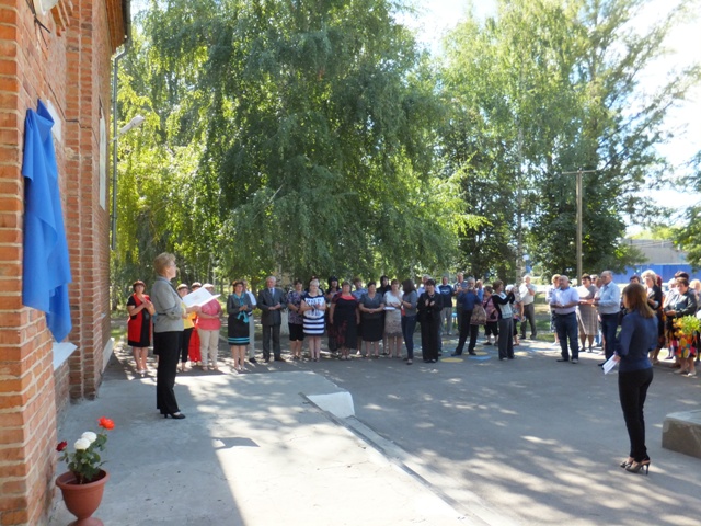 Открытие преседателем ТИК А.И. Карташовой митинга, посвященного присвоению избирательному частку №402 имени С.И. Вагина